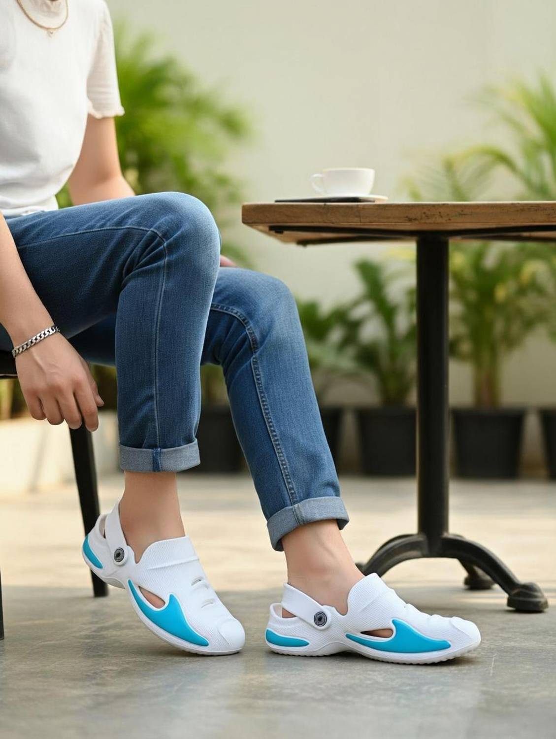 AARJU Men Clogs