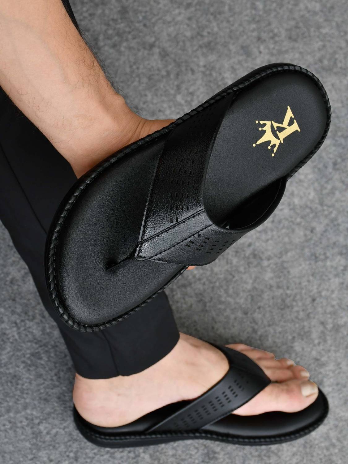 KLASSEN Men Black Sandals - Image 1