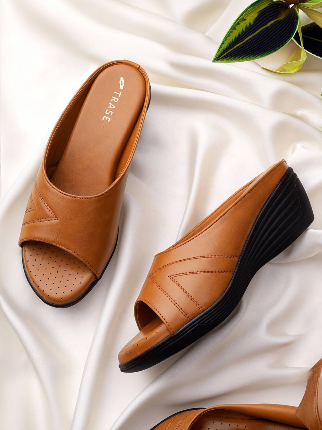 TRASE Women Wedges Sandal (Tan , 4)