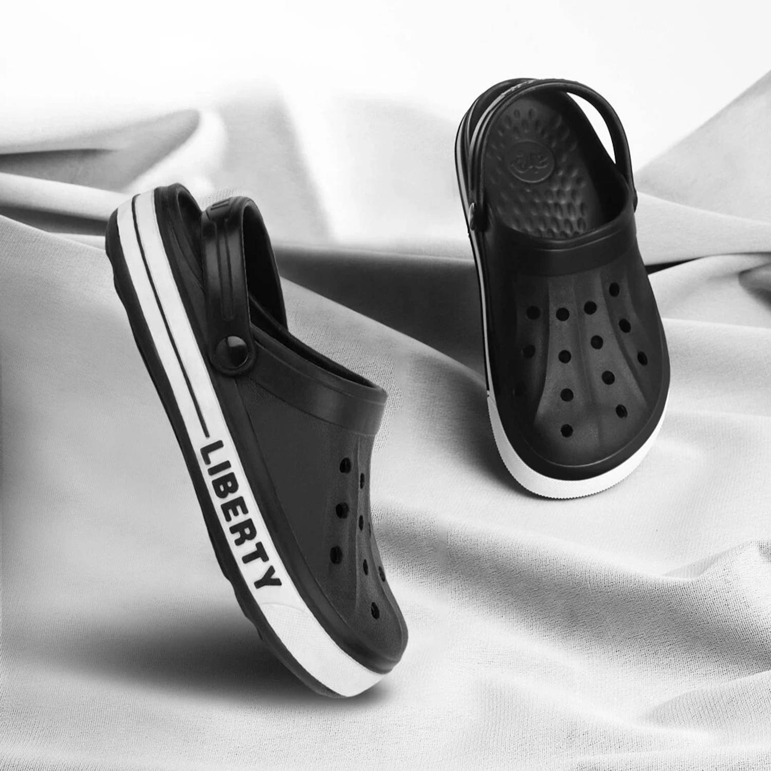 LIBERTY Men Black Clogs