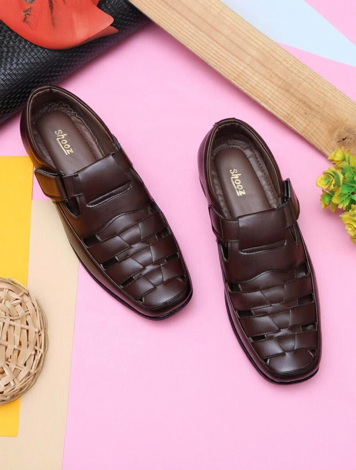 Shooz Men Sandals