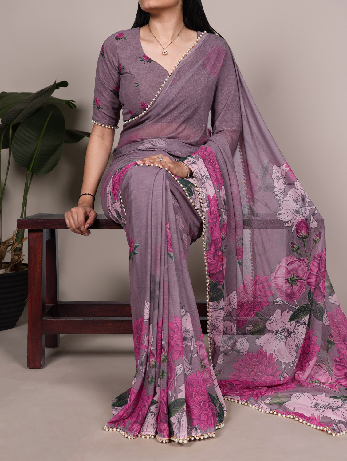 Image of ROYAL OVERSEAS Floral Print Daily Wear Georgette Saree