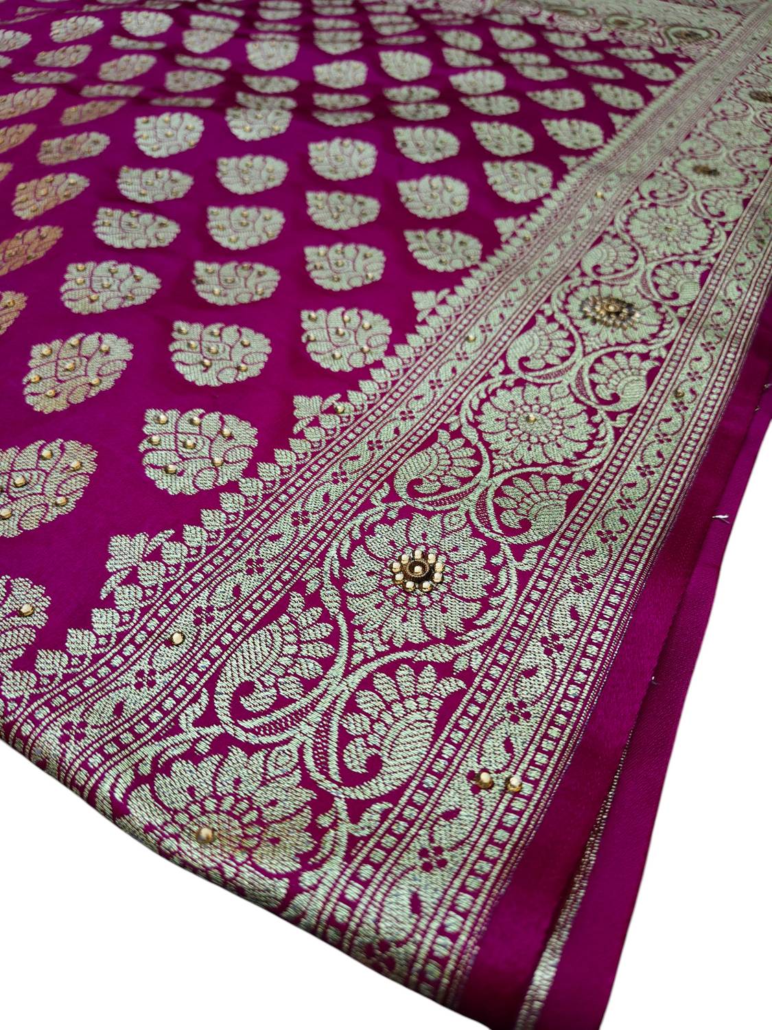 arcticsaree Woven Banarasi Silk Blend Saree