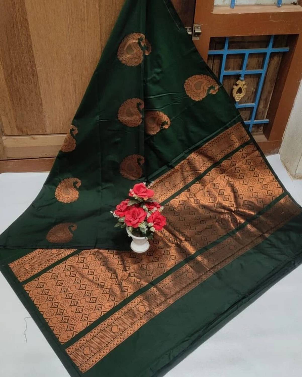 AVANTIKA FASHION Woven Kanjivaram Pure Silk, Art Silk Saree