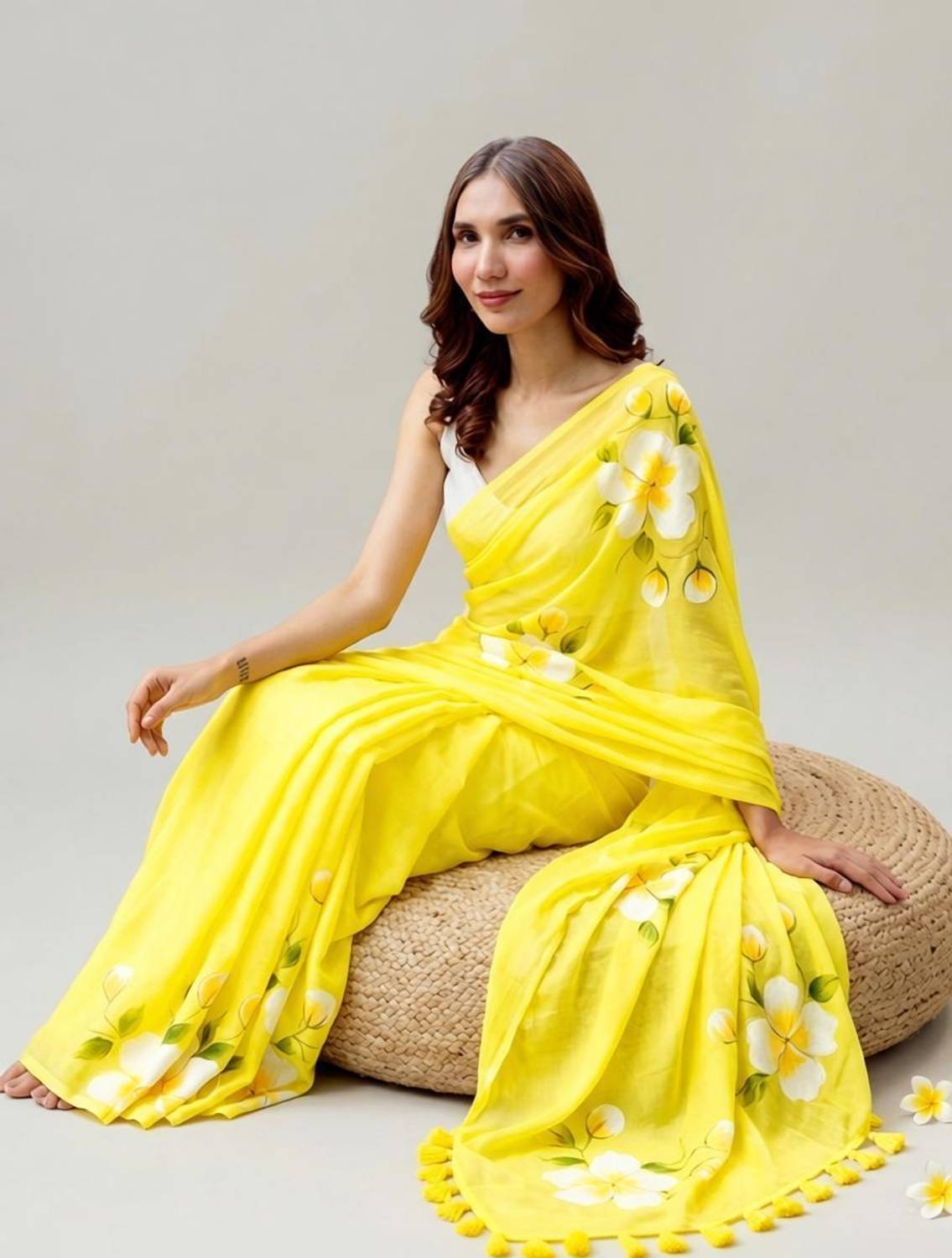 ANGELOUTLETS Floral Print Bollywood Linen Saree