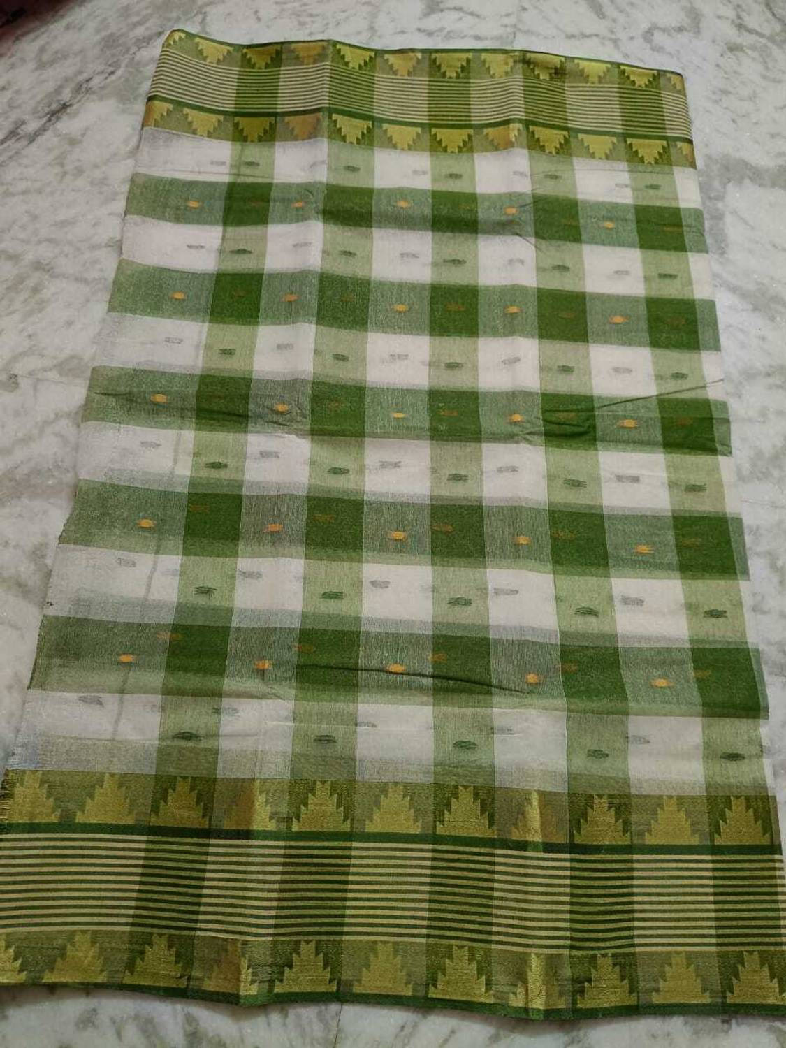 Traditional Sare Self Design Tant Pure Cotton Saree (Green, White
