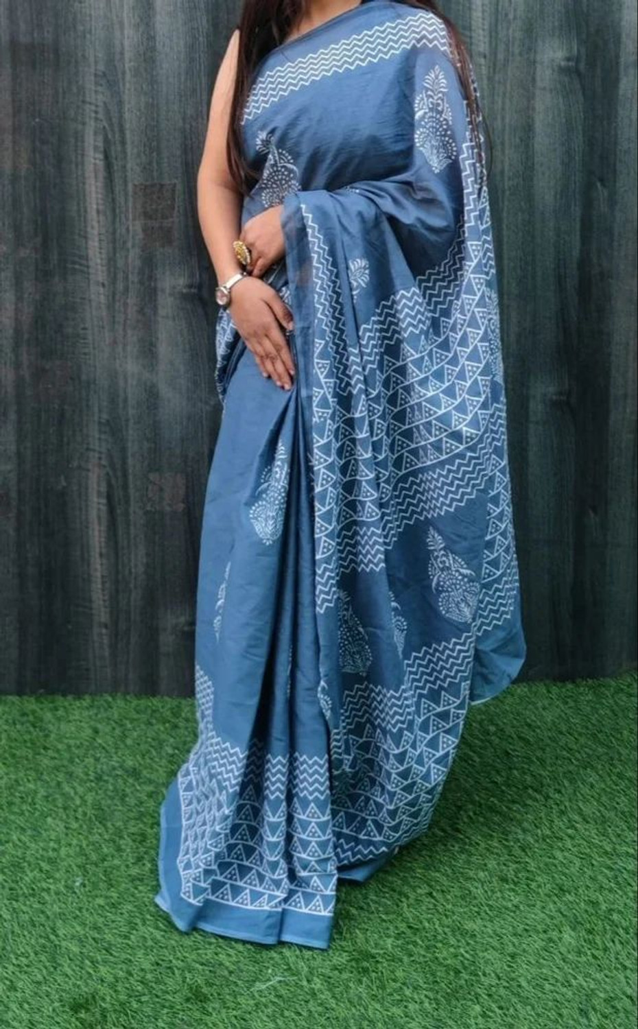 Image of SUNDREESAREE Blocked Printed, Color Block, Floral Print, Printed Daily Wear Pure Cotton Saree