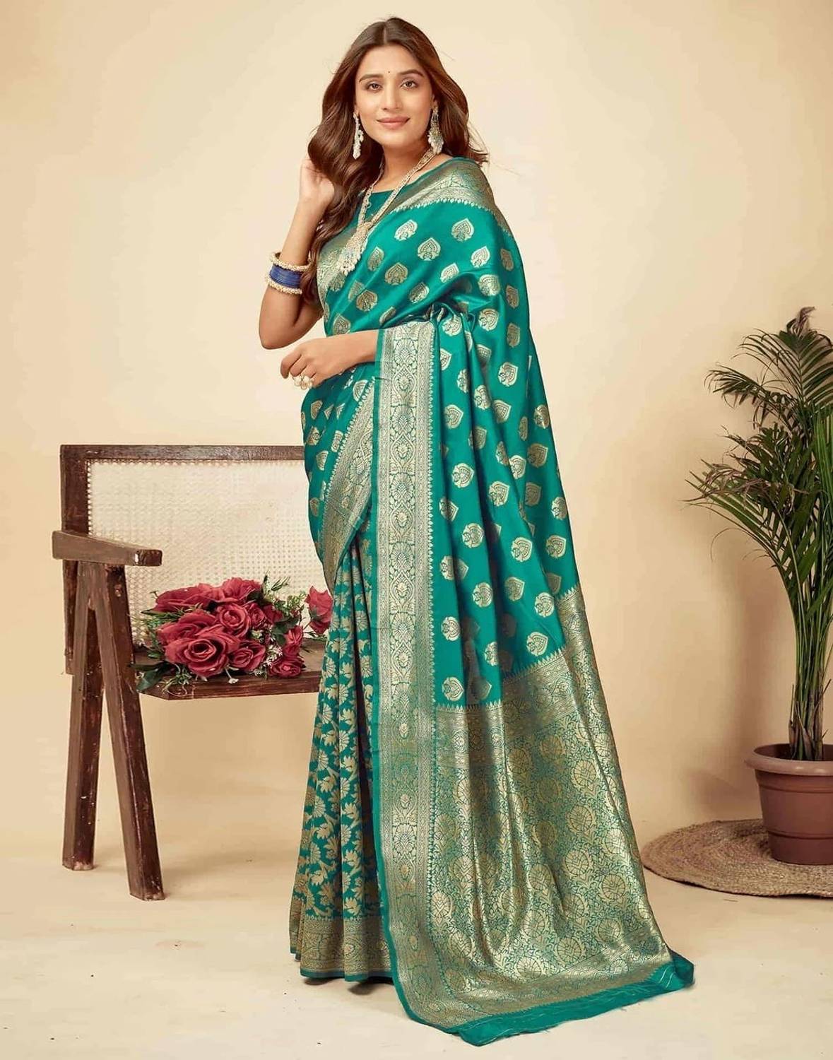 TIGERSNAKE Woven Kasavu Silk Blend Saree (Light Green)