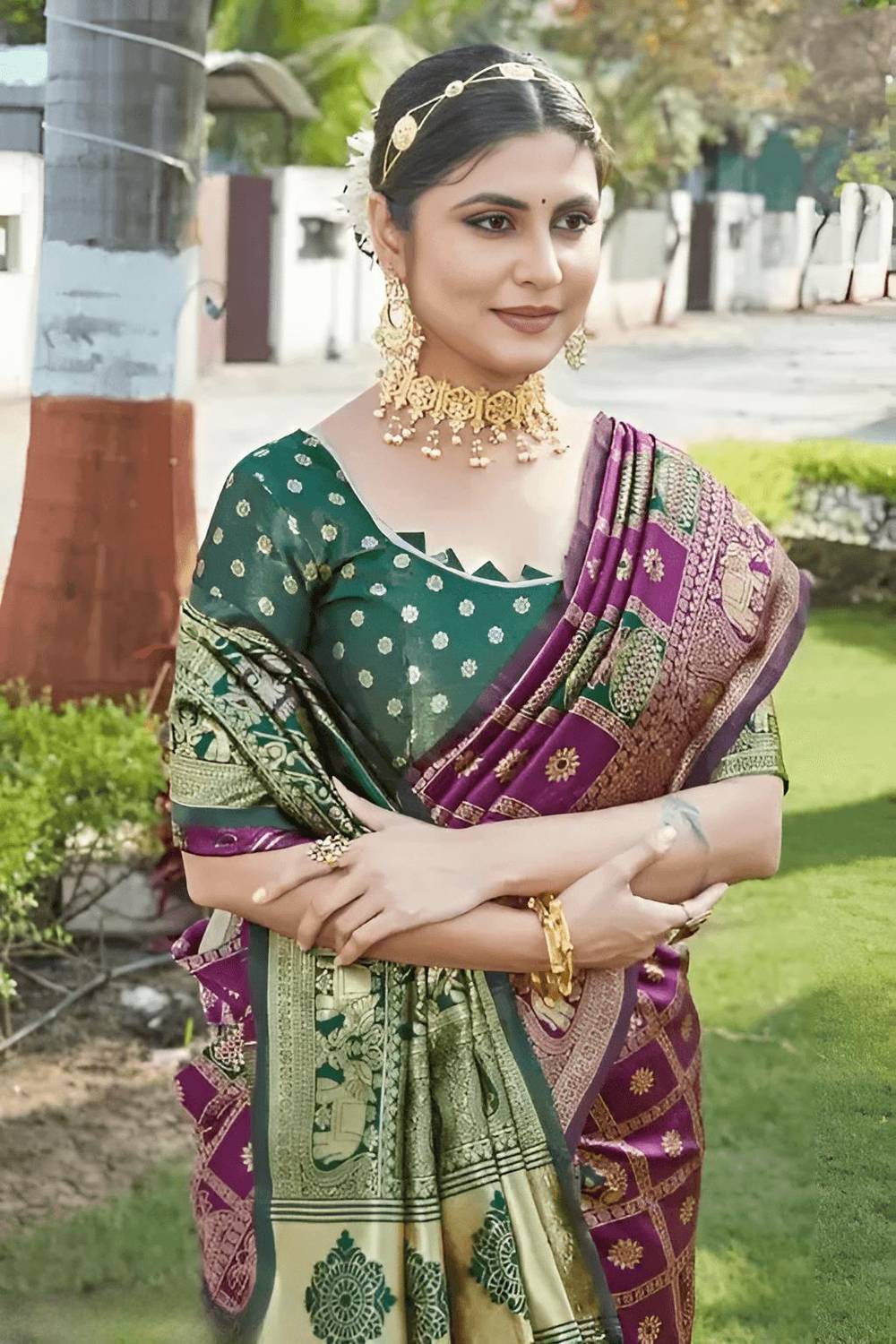 Priyashi Woven Banarasi Art Silk Saree