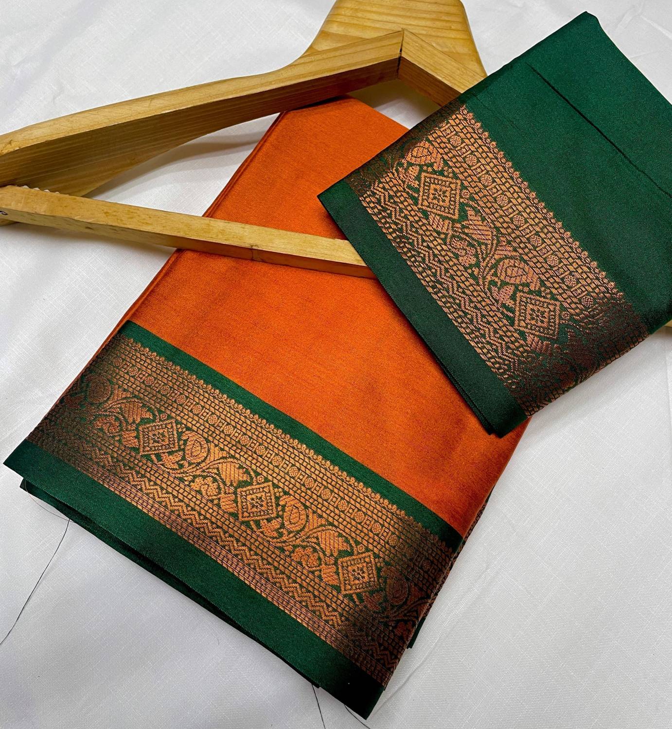 AMARQUEEN Woven Maheshwari Cotton Silk Saree