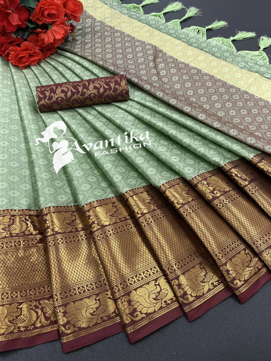 AVANTIKA FASHION Printed, Temple Border, Woven, Embellished, Soli