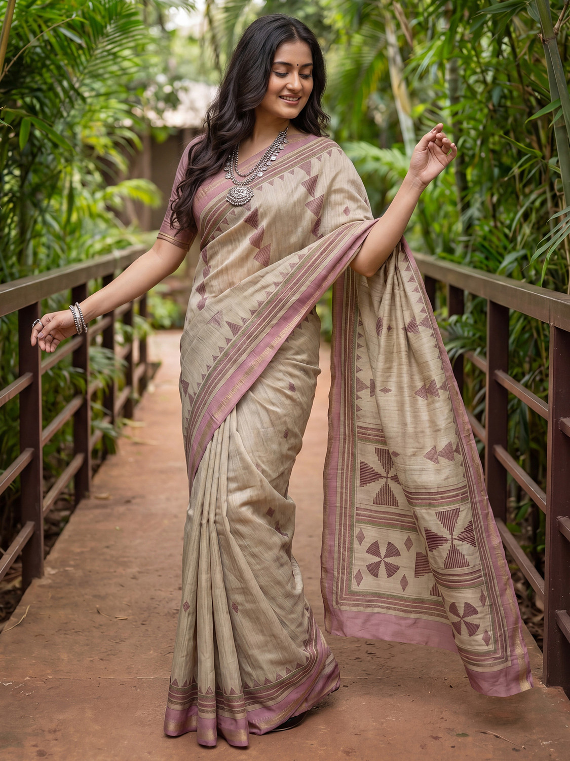 Divastri Printed Ikkat Tussar Silk Saree