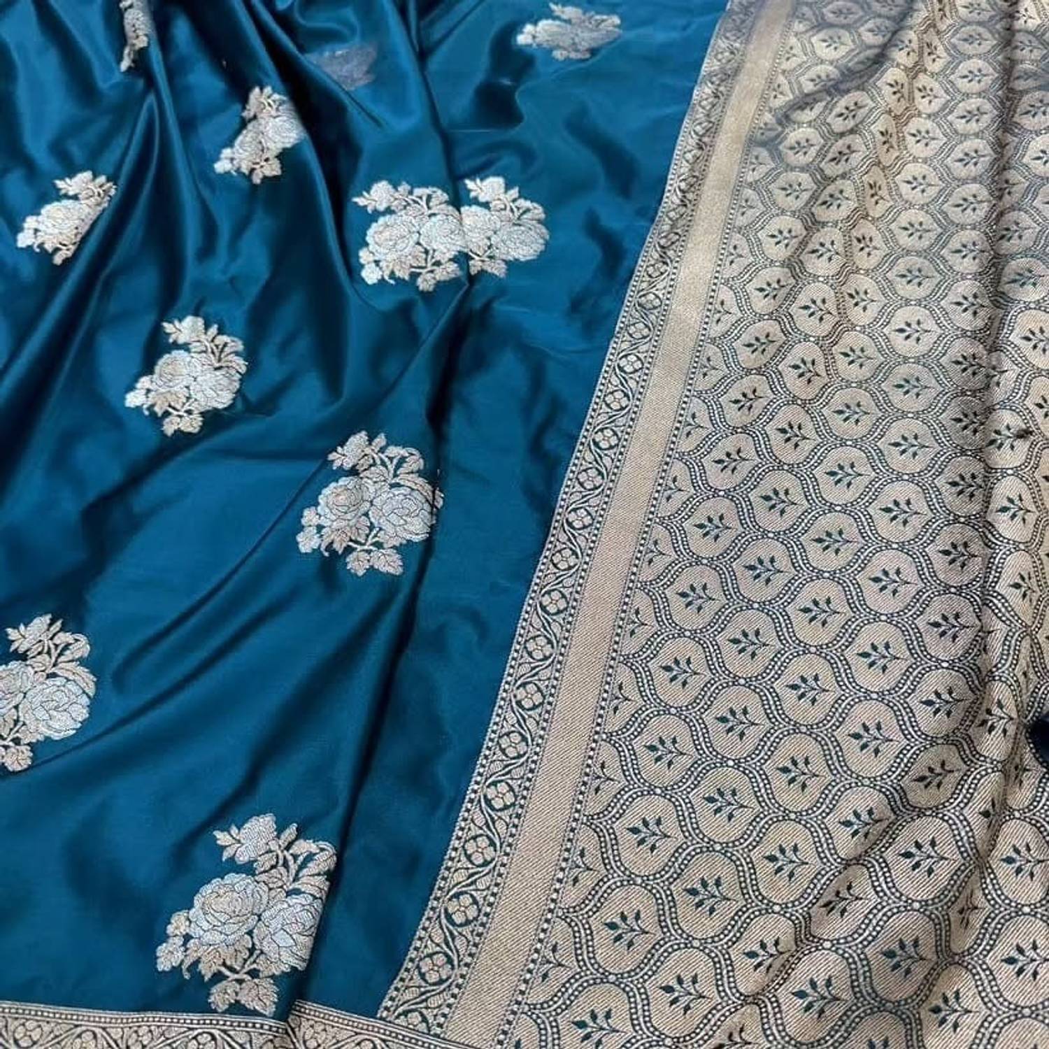 BOXWIN Printed Banarasi Jacquard Saree