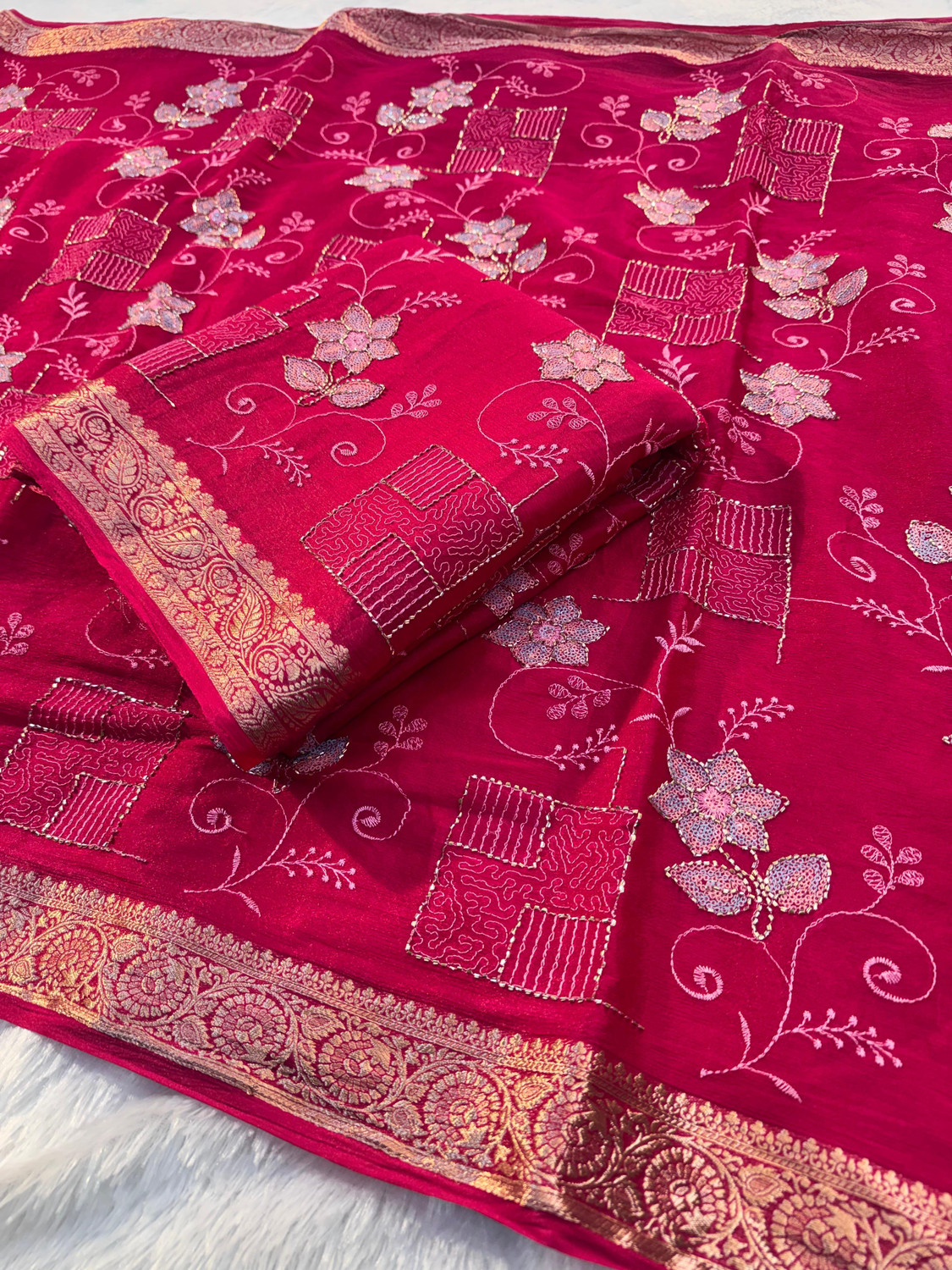 Image of Banaras silk palace Woven, Embellished, Embroidered Banarasi Chiffon Saree (Pink)