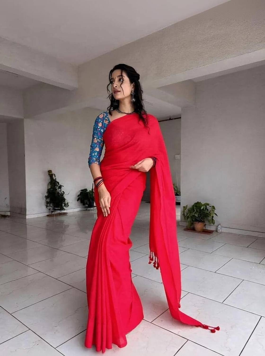 Amita Collections Solid/Plain Handloom Cotton Blend Saree