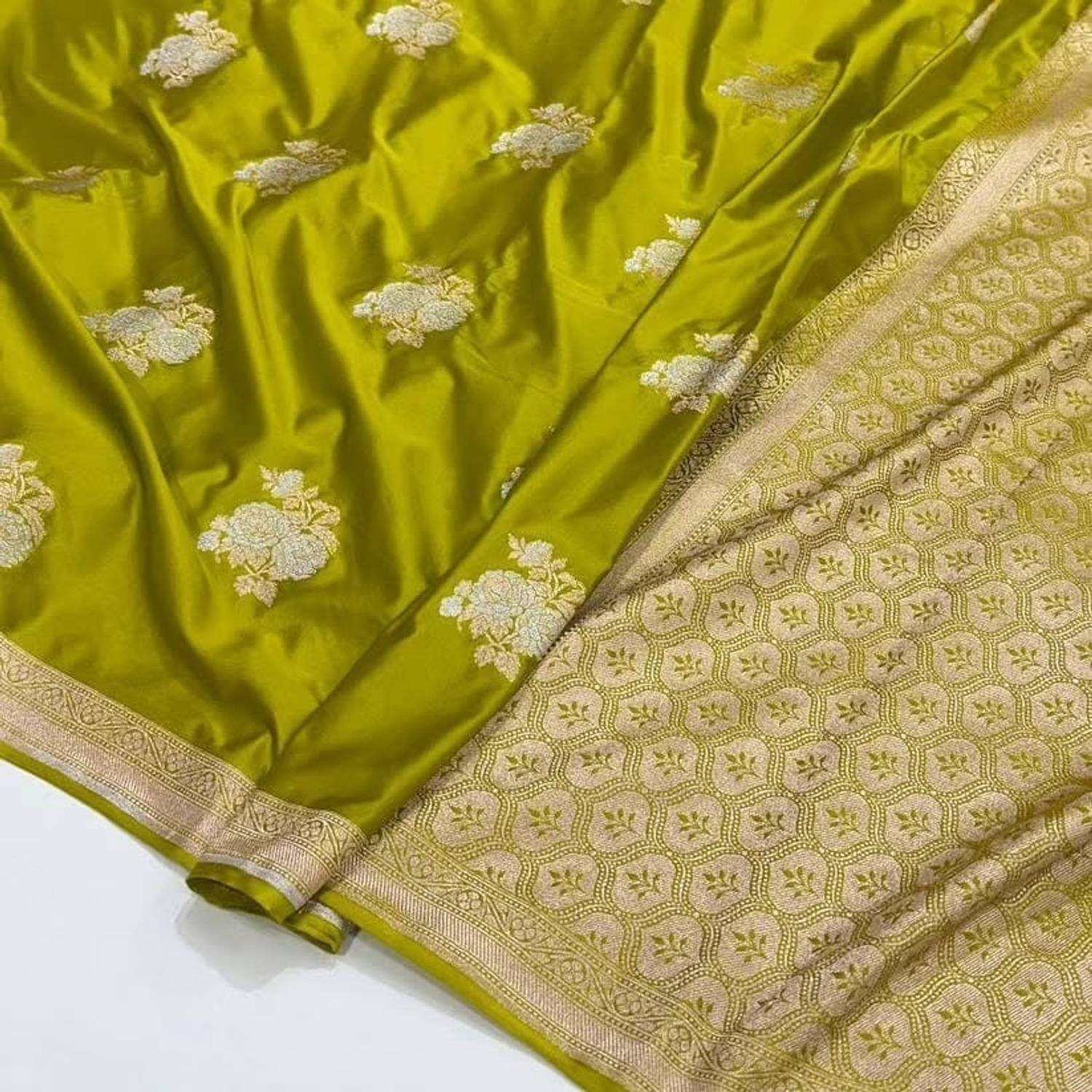 BOXWIN Printed Banarasi Jacquard Saree