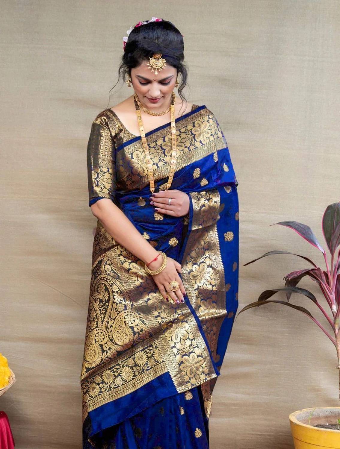 KanjiQueen Woven, Self Design Banarasi Silk Blend, Pure Silk Sare