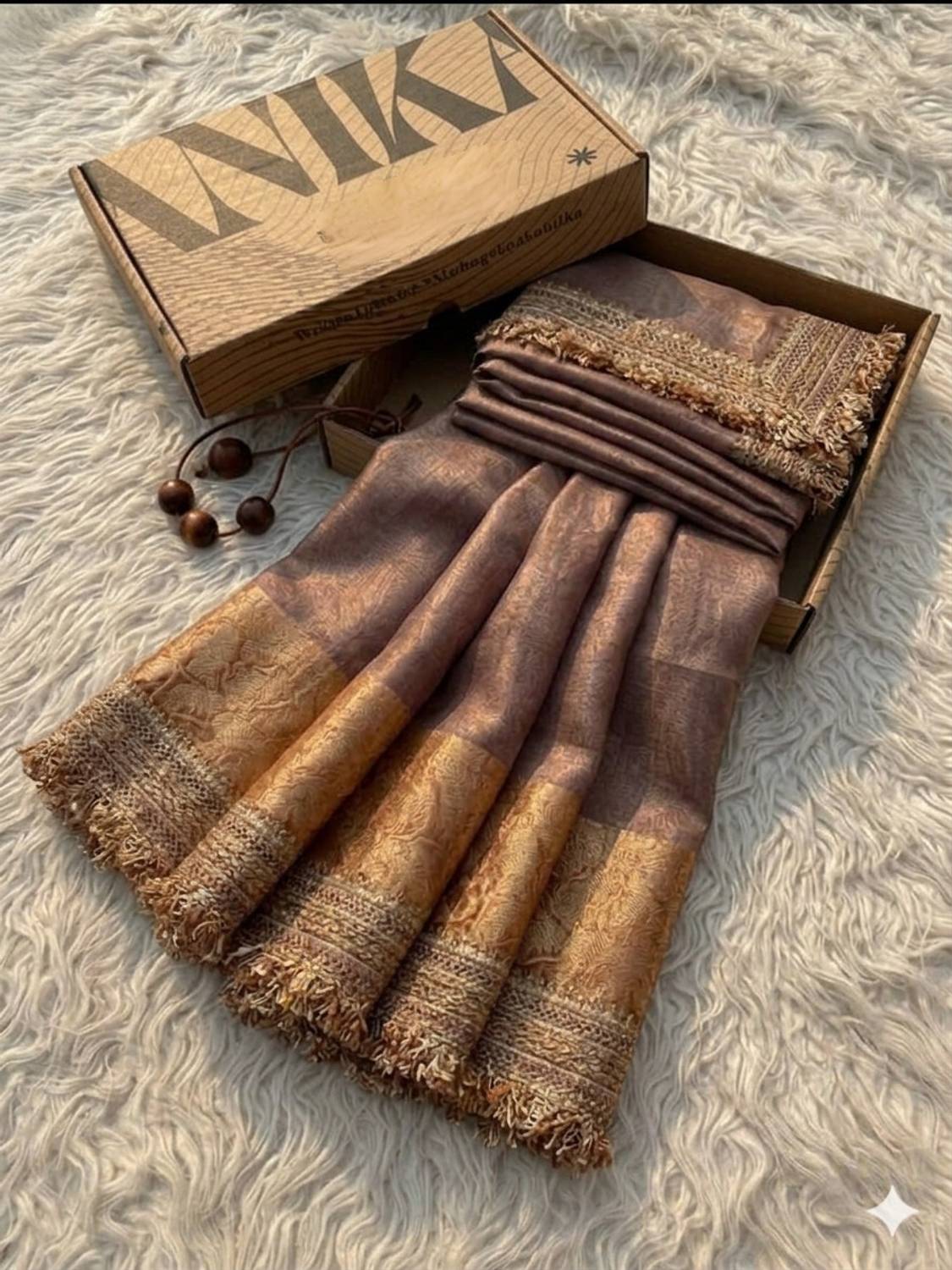 Banaras silk palace Woven Banarasi Tissue Saree