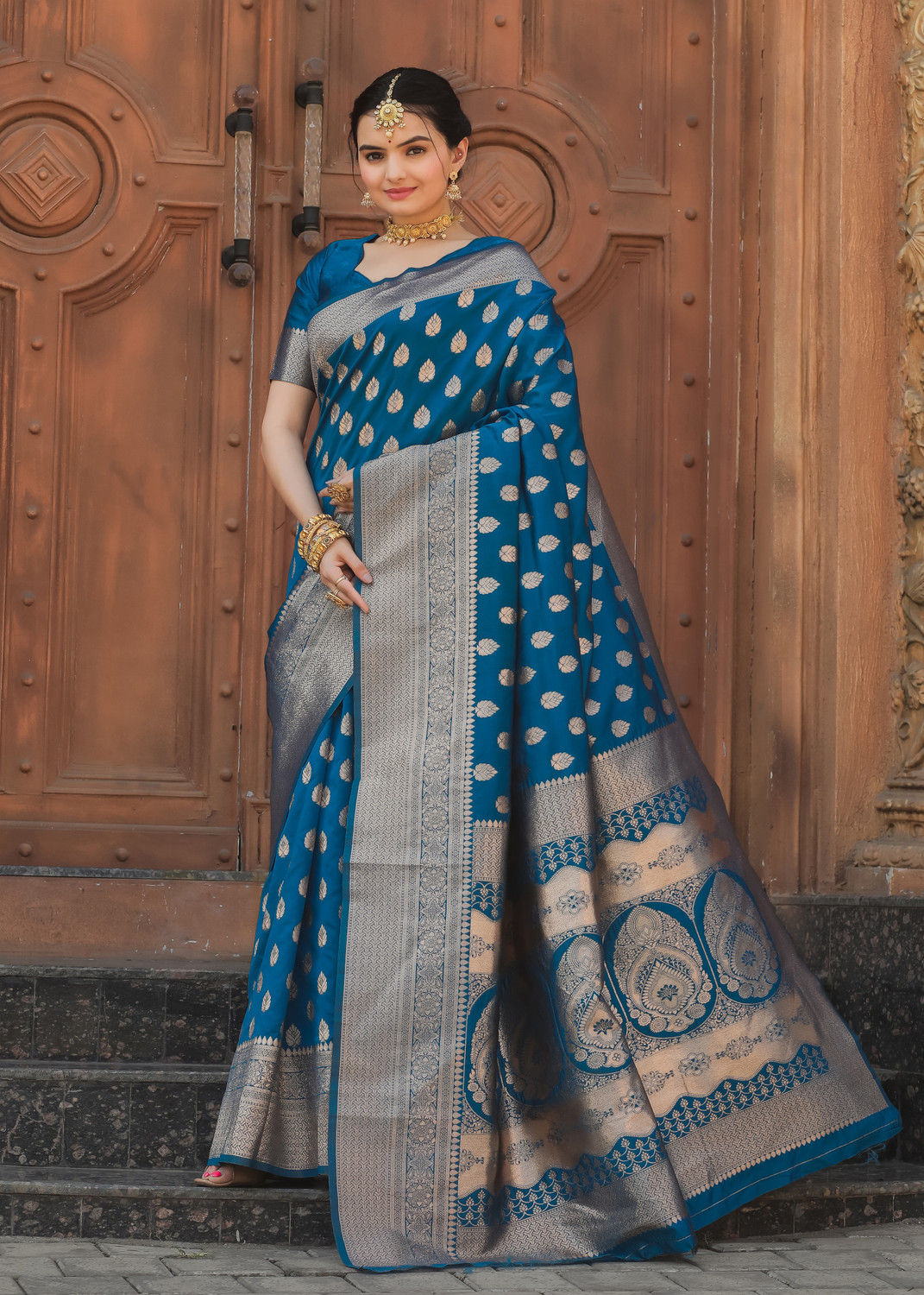 Image of COSBILA FASHION Woven Banarasi Silk Blend Saree