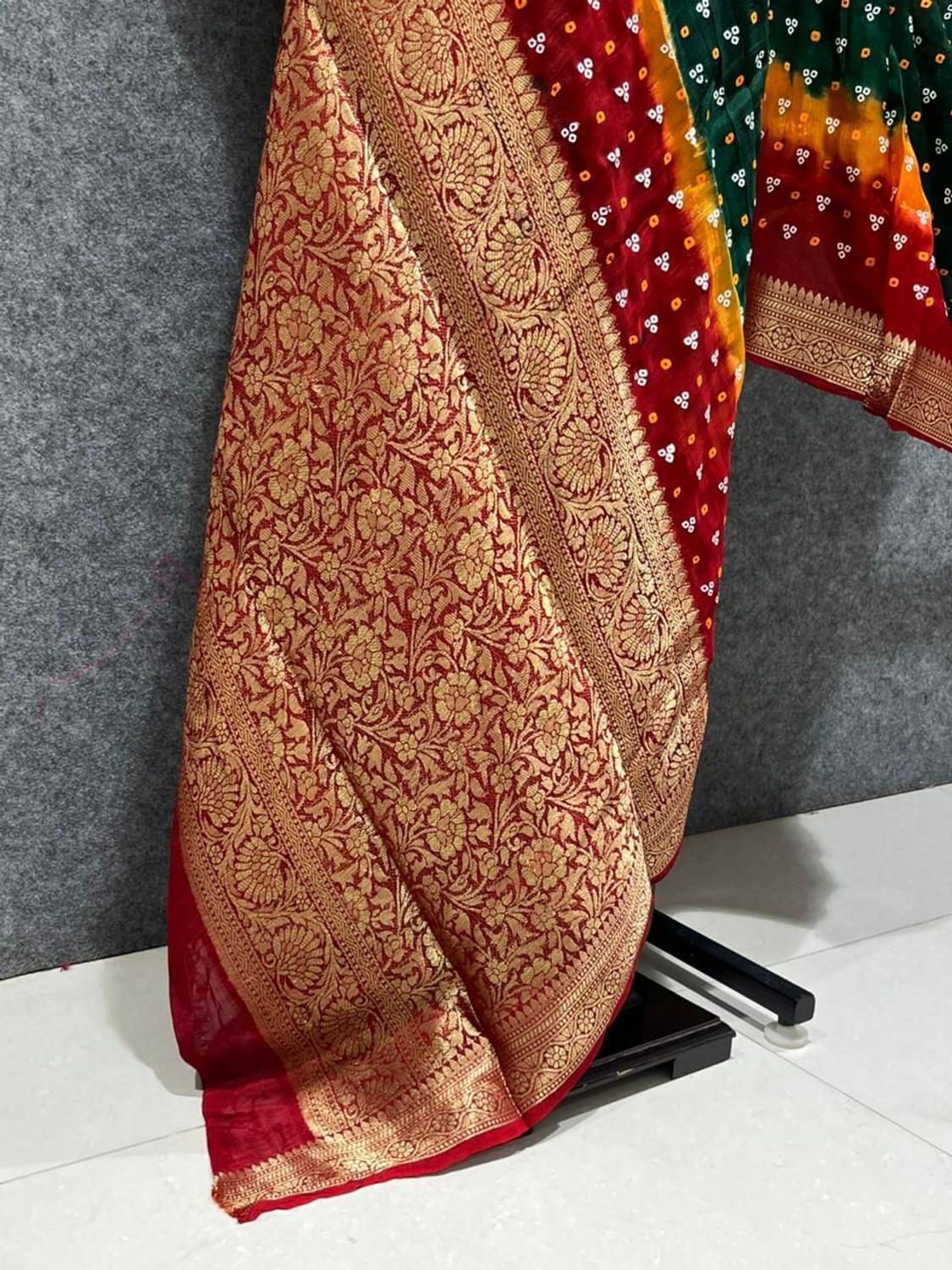 Image of vilochan Printed Bandhani Silk Blend Saree