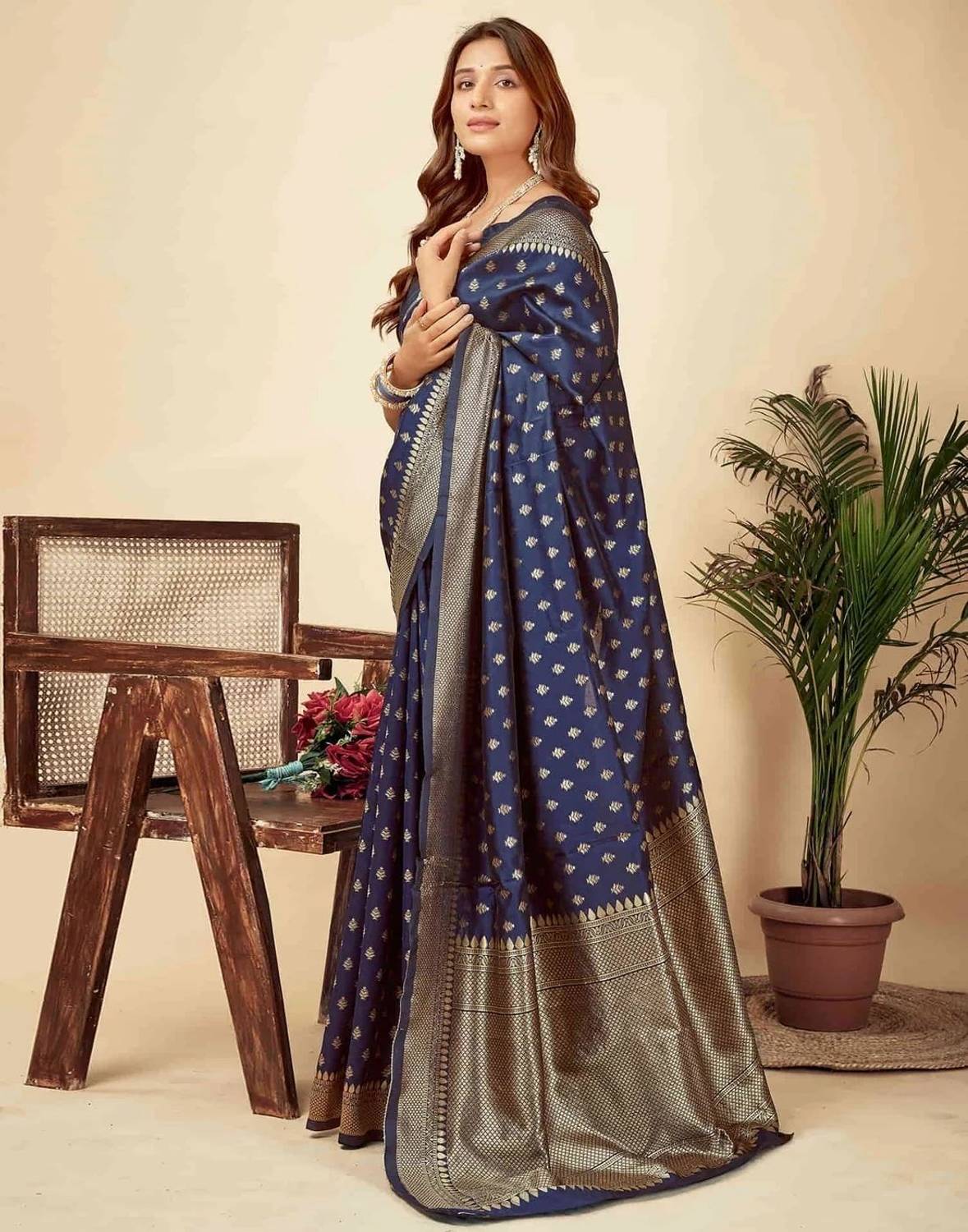 TIGERSNAKE Woven Kasavu Silk Blend Saree (Dark Blue)