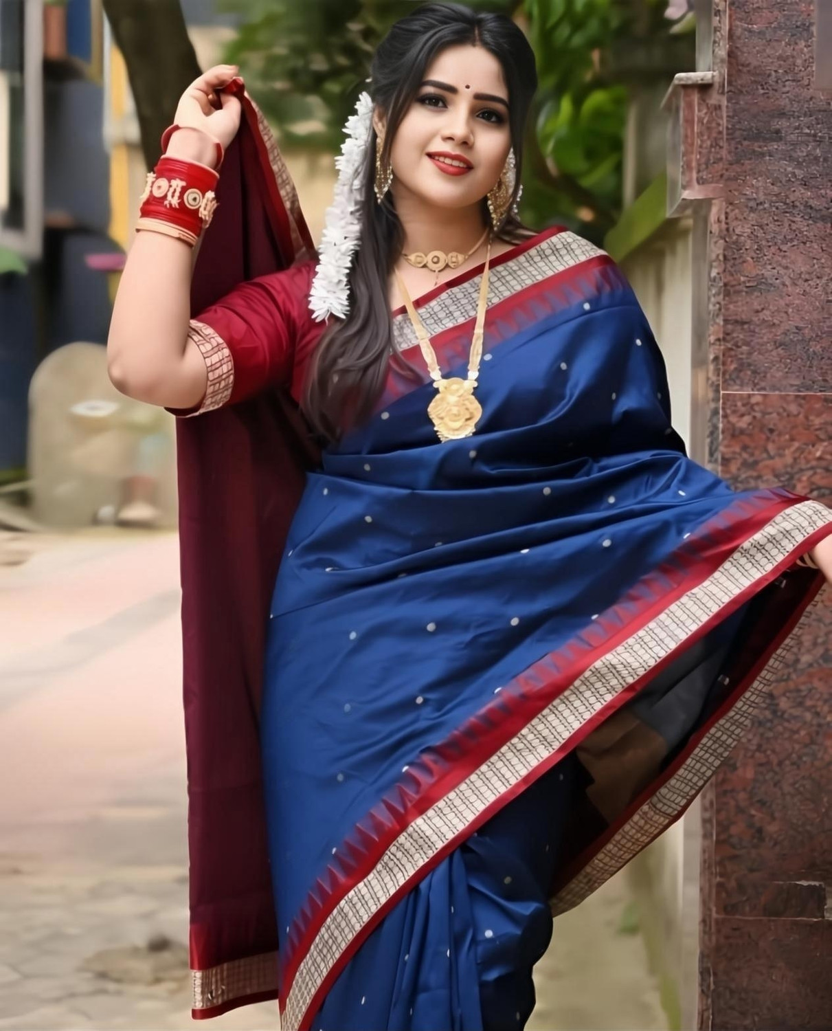 Image of Afronza Temple Border, Embellished, Woven, Geometric Print, Self Design Sambalpuri Handloom Cotton Linen, Art Silk Saree