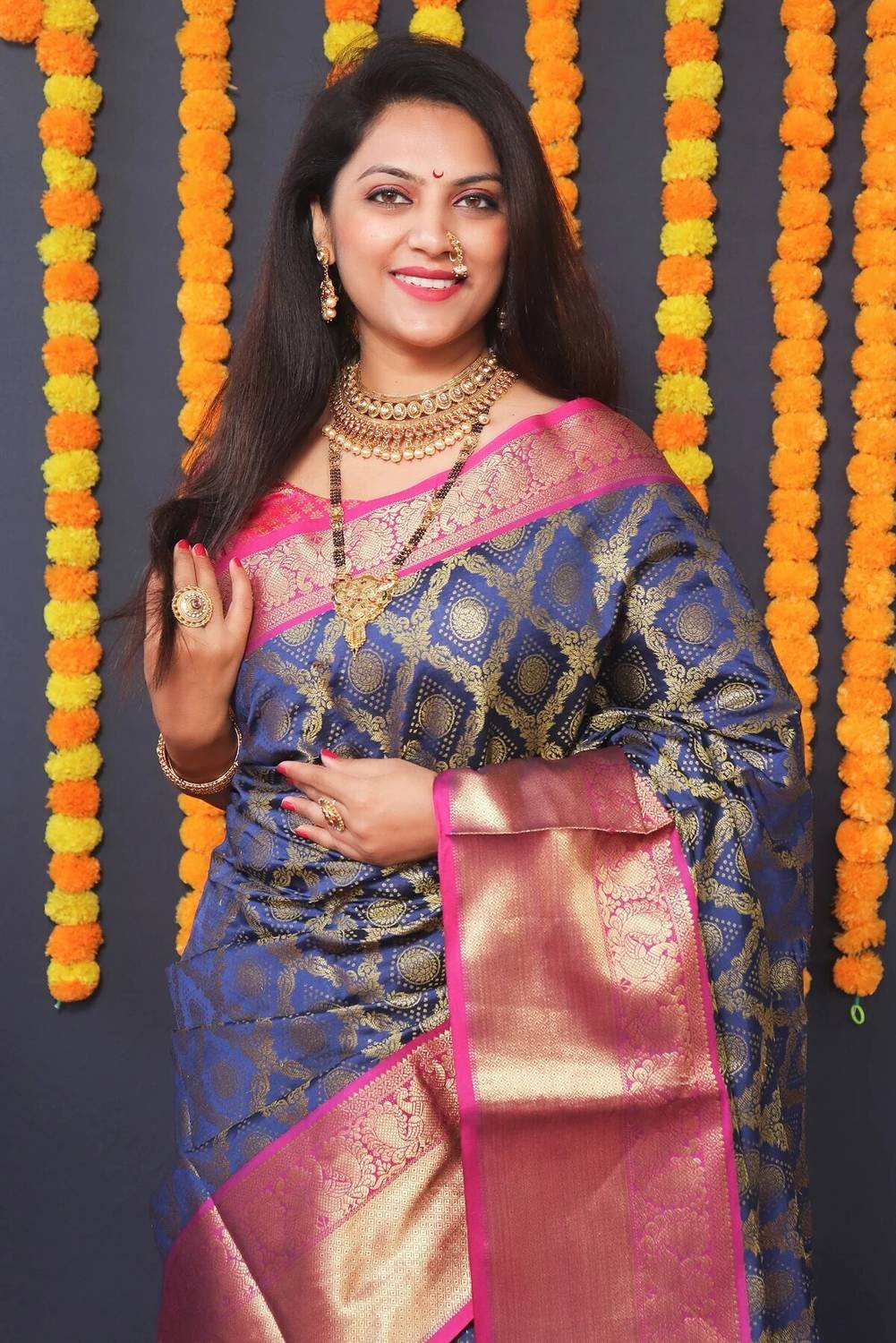 Divastri Embellished, Woven Kanjivaram Silk Blend Saree (Dark Blu