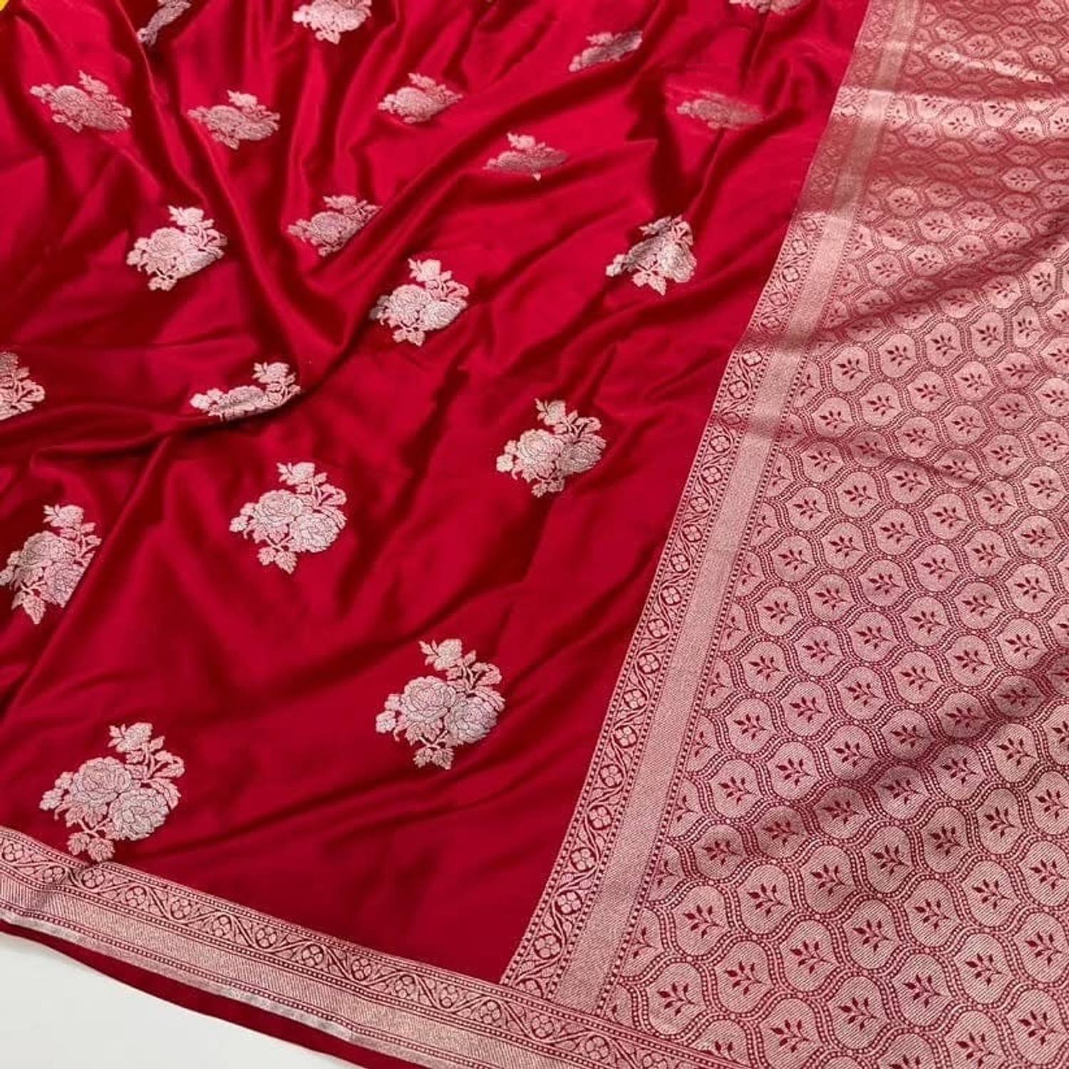 BOXWIN Printed Banarasi Jacquard Saree