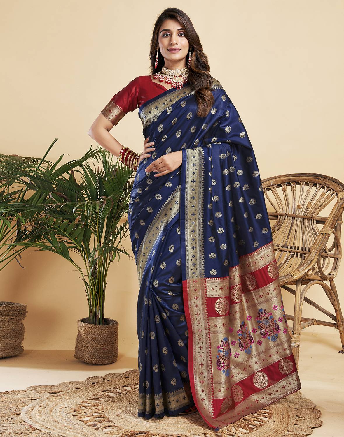 Samah Dyed, Woven, Self Design Banarasi Silk Blend Saree (Dark Gr