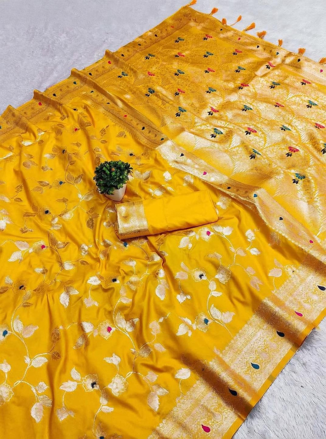Image of Ratnavali Woven Paithani Silk Blend, Art Silk Saree
