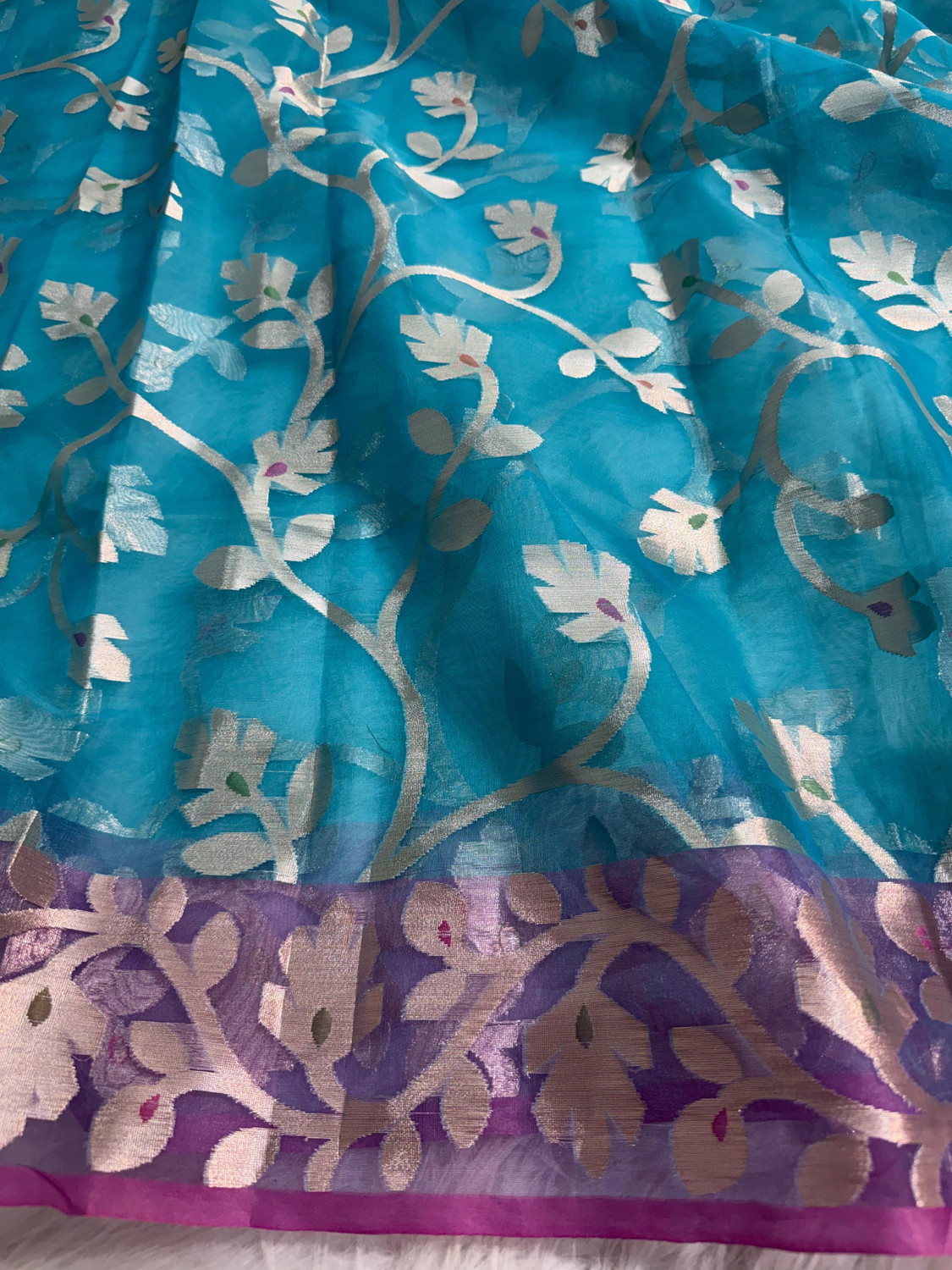 Image of HEENA Woven Jamdani Muslin Saree