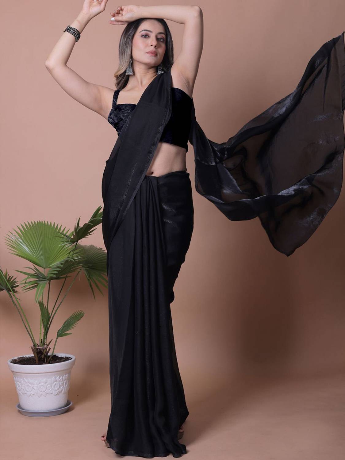 Anadih Solid/Plain Daily Wear Chiffon Saree