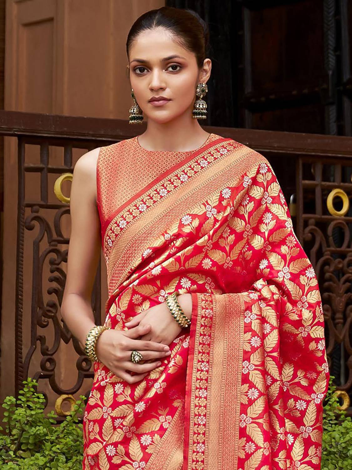 Divastri Woven Banarasi Silk Blend Saree Red - Image 2