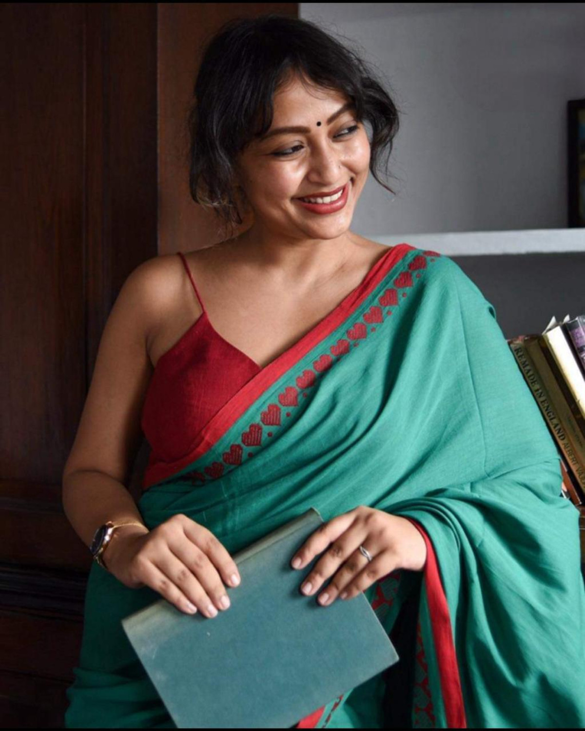 Image of Balika bodhu Solid /Plain Handloom Pure Cotton Saree
