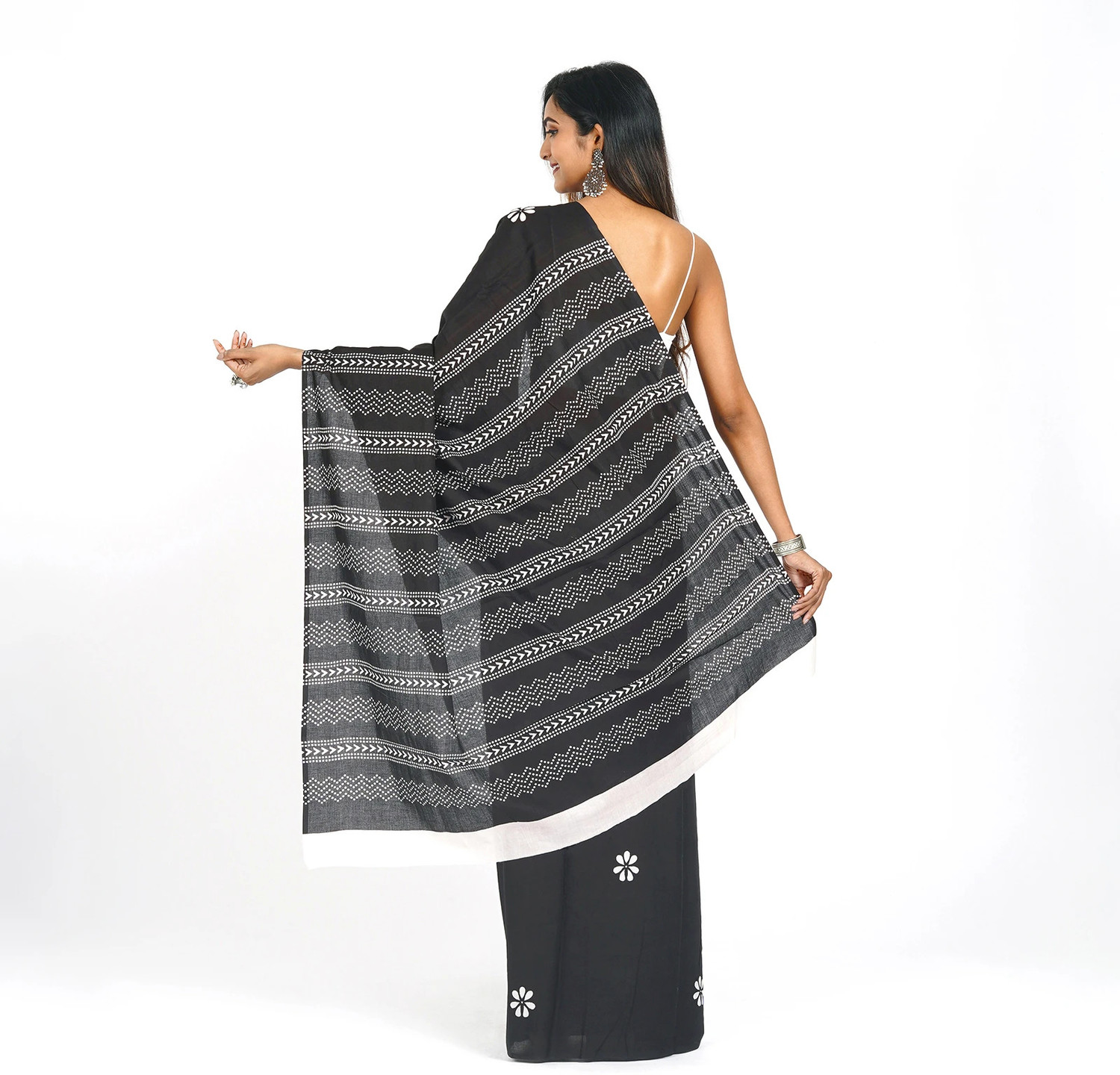 Image of Teejh Floral Print, Geometric Print Daily Wear Cotton Blend Saree