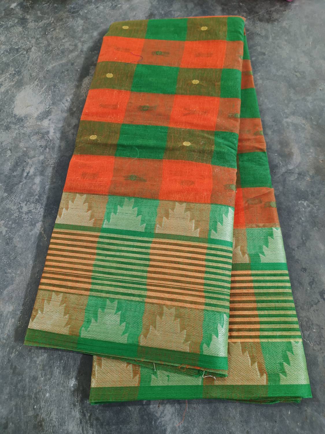 Balorampal Self Design Tant Pure Cotton Saree