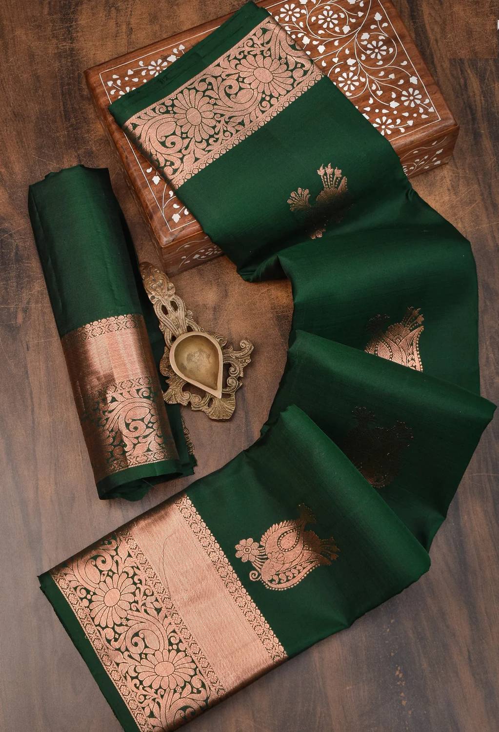 KanjiQueen Woven, Printed Kanjivaram Silk Blend, Pure Silk Saree