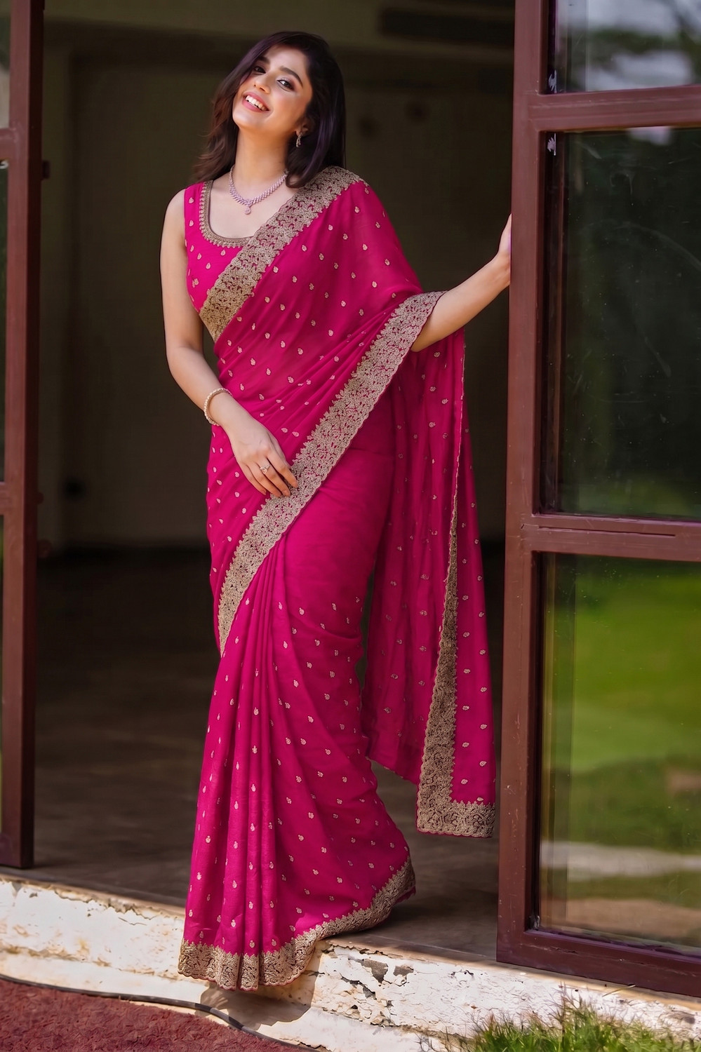 Image of AnjaniTextiles Embellished Handloom Chiffon Saree