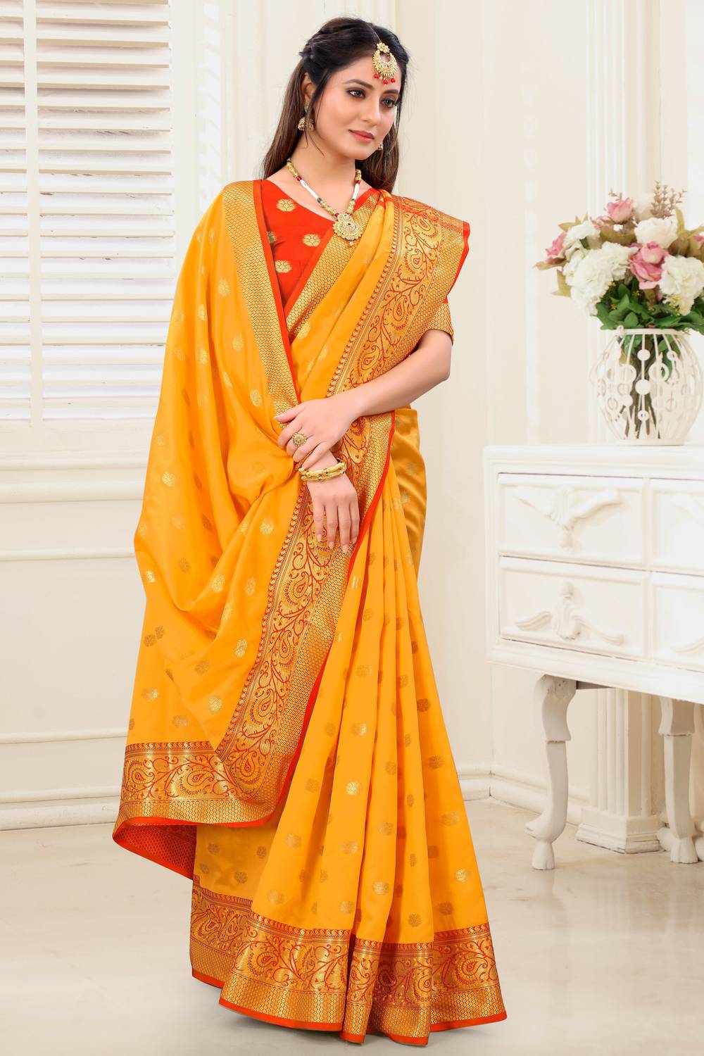Banaras silk palace Woven Banarasi Silk Blend, Satin Saree (Yello