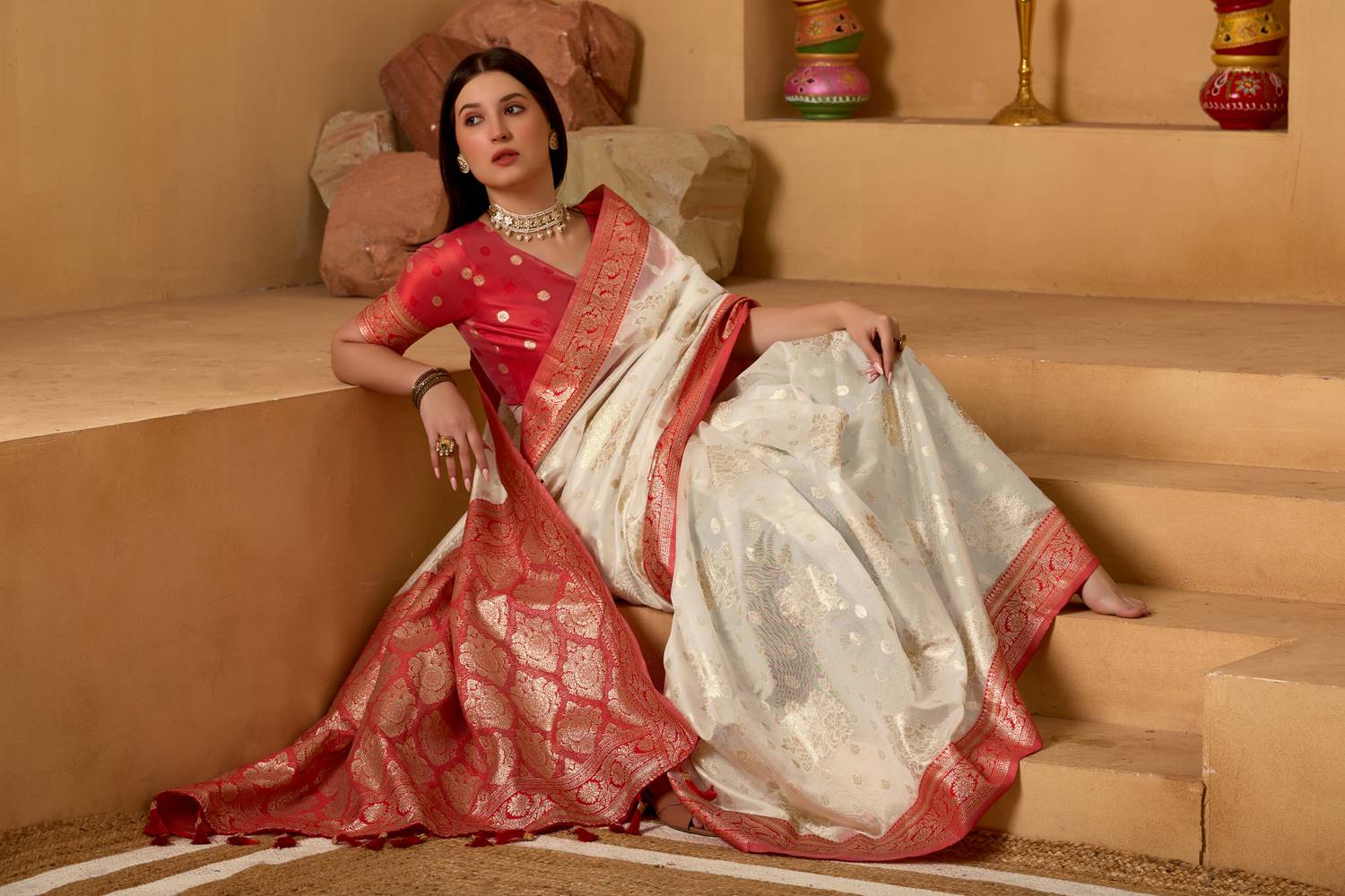 SARETRA MALL Woven, Self Design Banarasi Silk Blend Saree