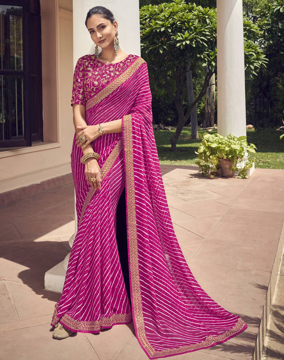 Siril Striped, Embellished Bandhani Georgette Saree (Pink, White)