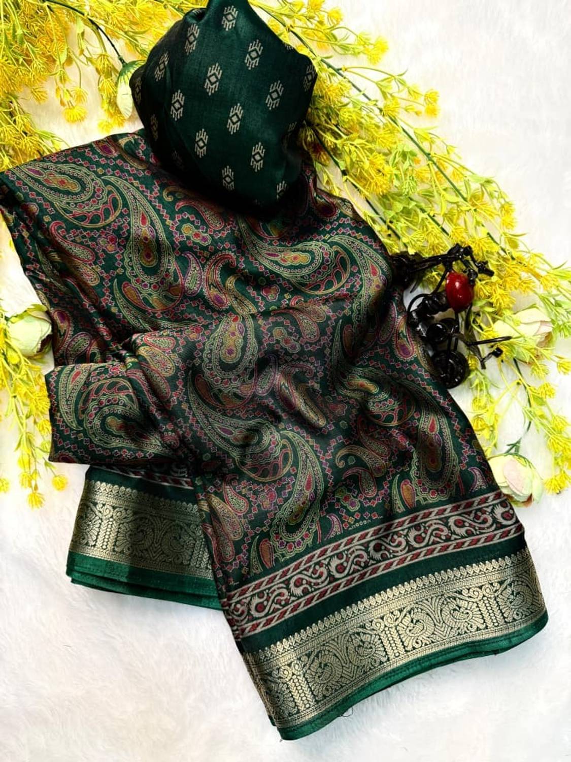 Chairupfashion Paisley, Woven Banarasi Art Silk Saree