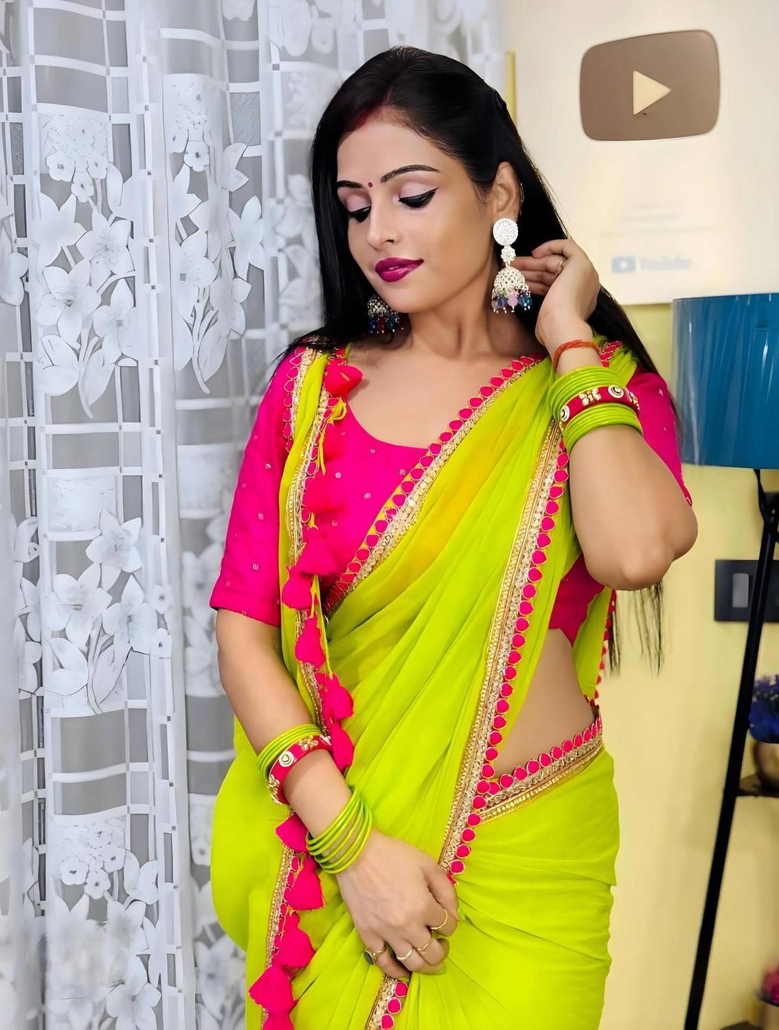 Aastikay Solid/Plain Bollywood Chiffon, Georgette Saree