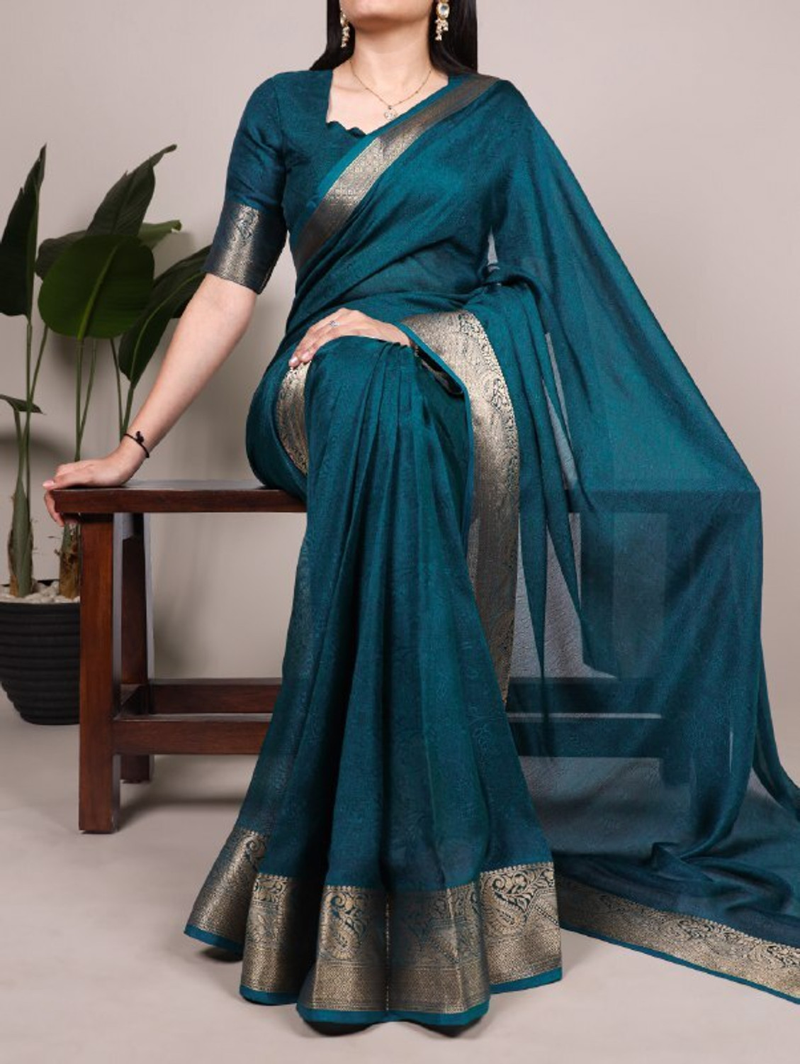 ROYAL OVERSEAS Woven, Self Design Bollywood Semi-Pashmina Saree