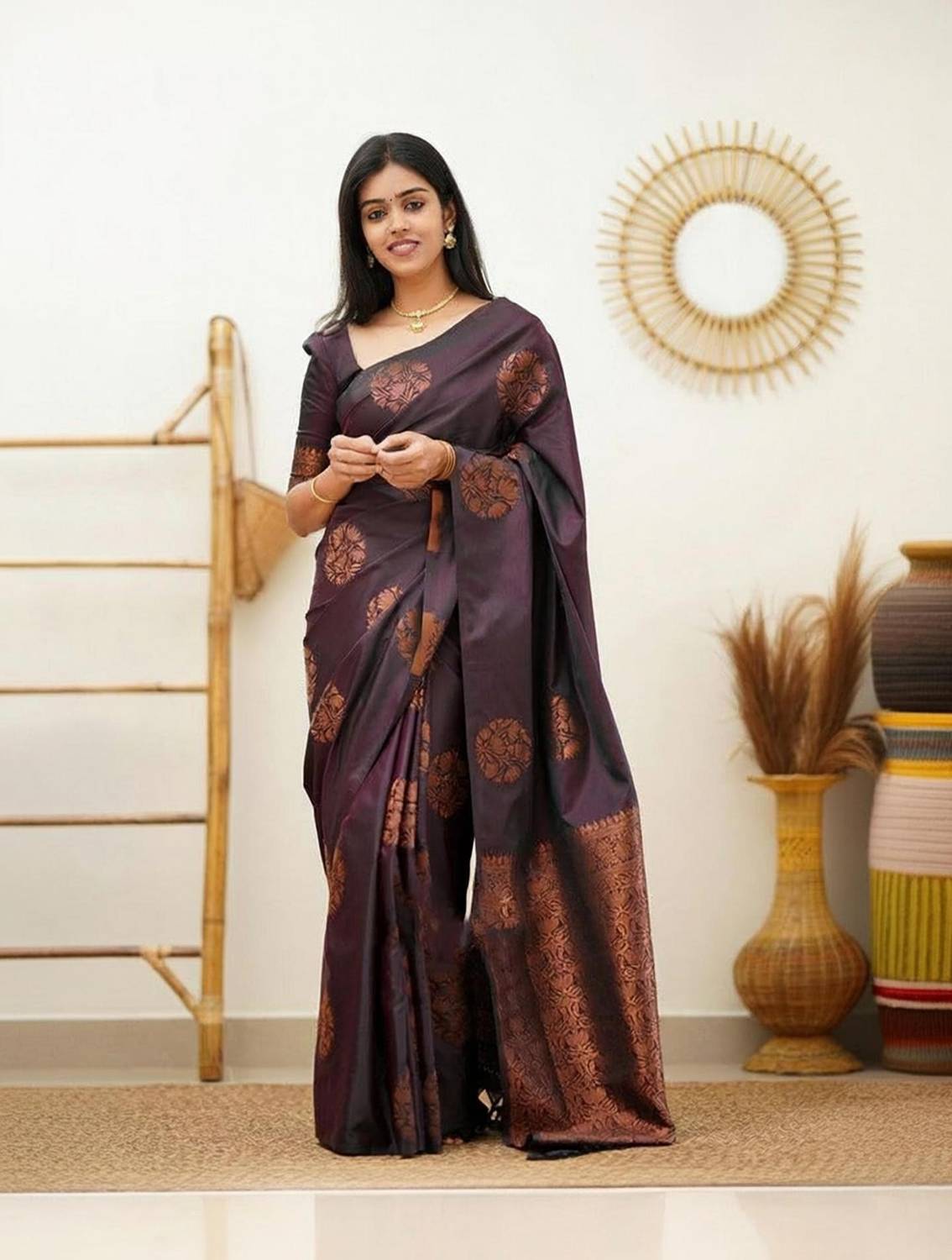 AVANTIKA FASHION Woven Kanjivaram Pure Silk, Art Silk Saree
