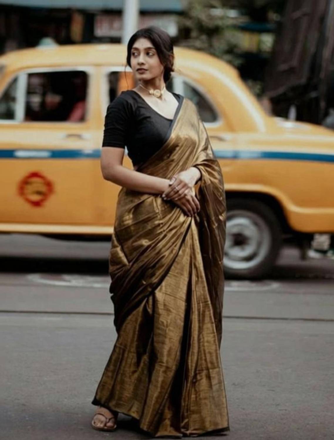 ANJAN TEXTILE Solid/Plain Handloom Tissue Saree