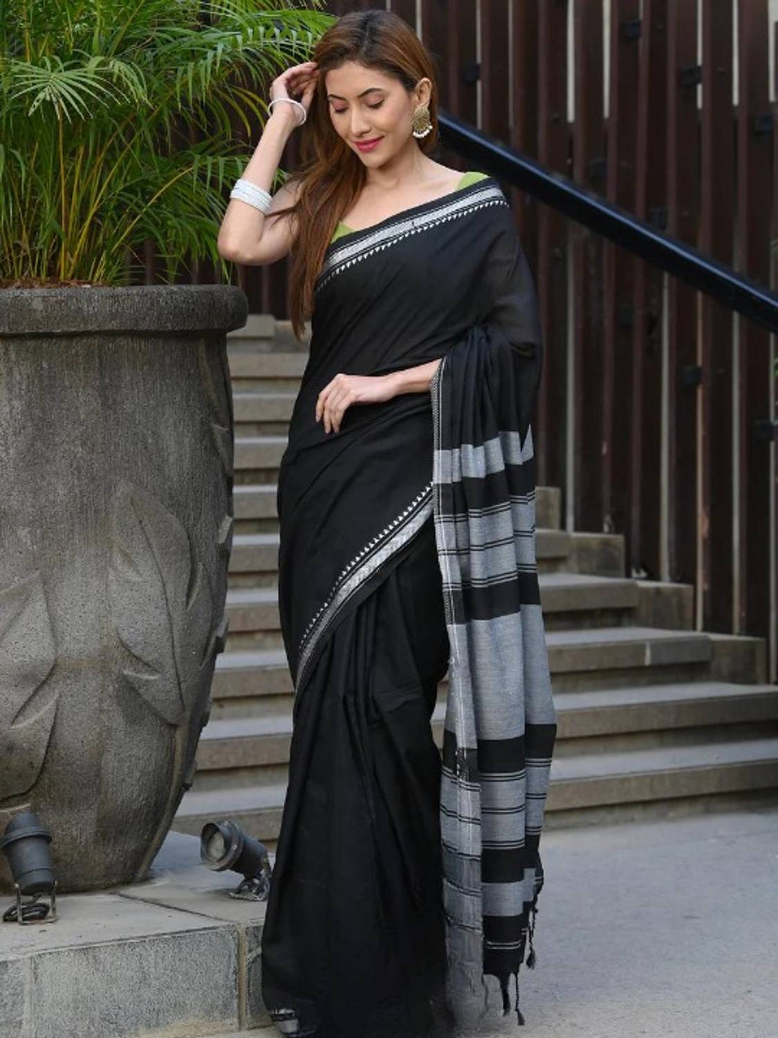 TWRIL Woven Handloom Cotton Blend Saree