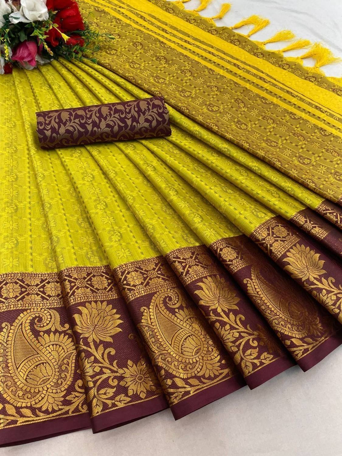 AMARQUEEN Woven Kanjivaram Silk Blend, Cotton Silk Saree