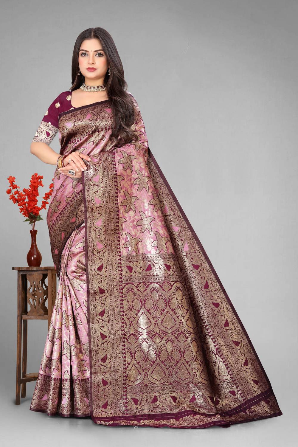 agb tex Embroidered, Woven Bollywood Jacquard Saree