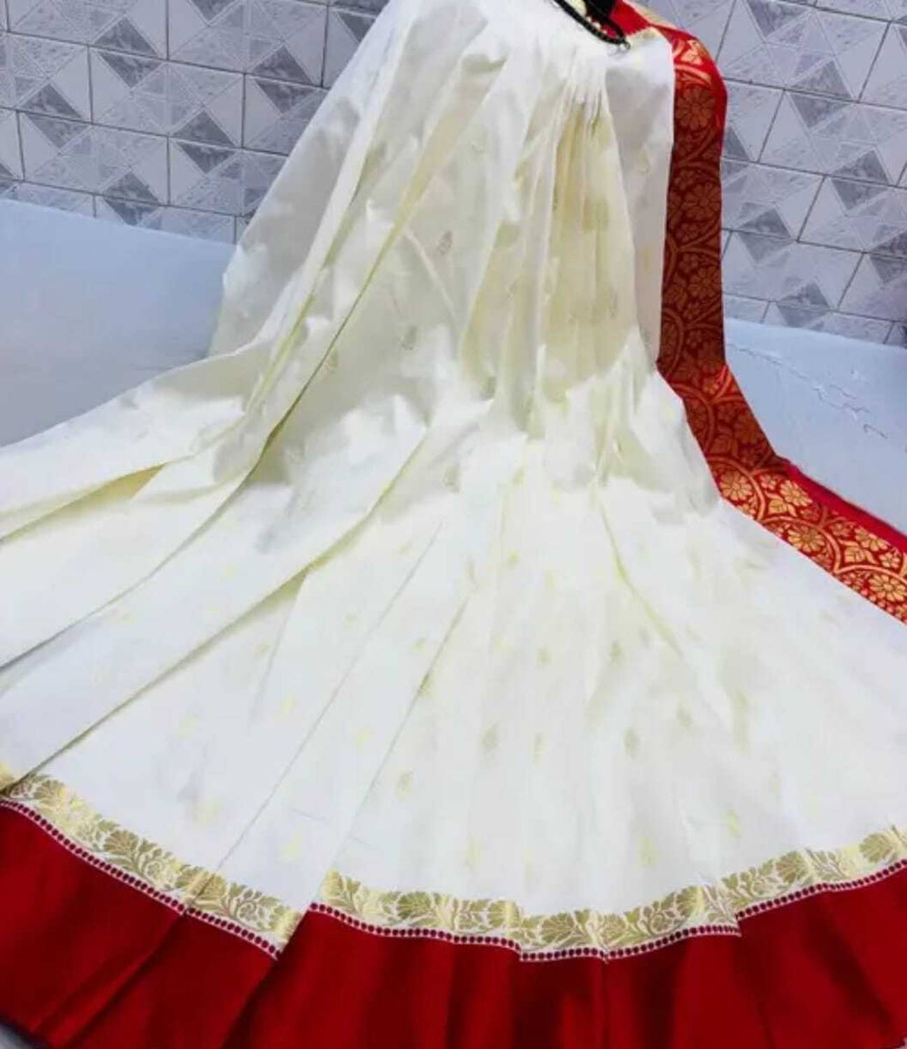 Gangasaares Temple Border Banarasi Silk Saree, White - Image 1
